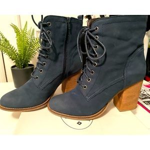 Steve Madden Navy blue boots ***LAST PRICE DROP BEFORE DONATING***